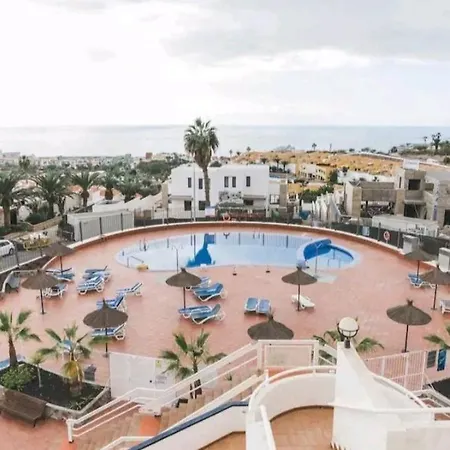 Views, International Channels, A-c, Pool, Bar أذيخي