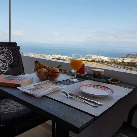 Views, International Channels, A-c, Pool, Bar *