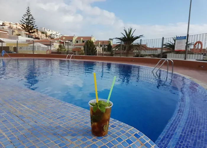 Views, International Channels, A-c, Pool, Bar