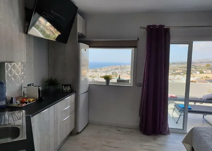 Views, International Channels, A-c, Pool, Bar Daire