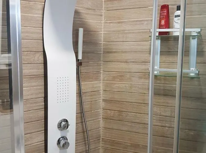 Views, International Channels, A-c, Pool, Bar Appartement *